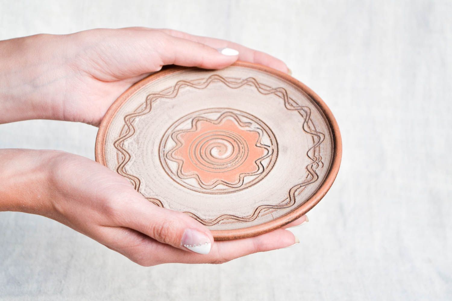 Handgemachter Keramik Teller effektvoll Küche Dekor interessant Deko Accessoire foto 2