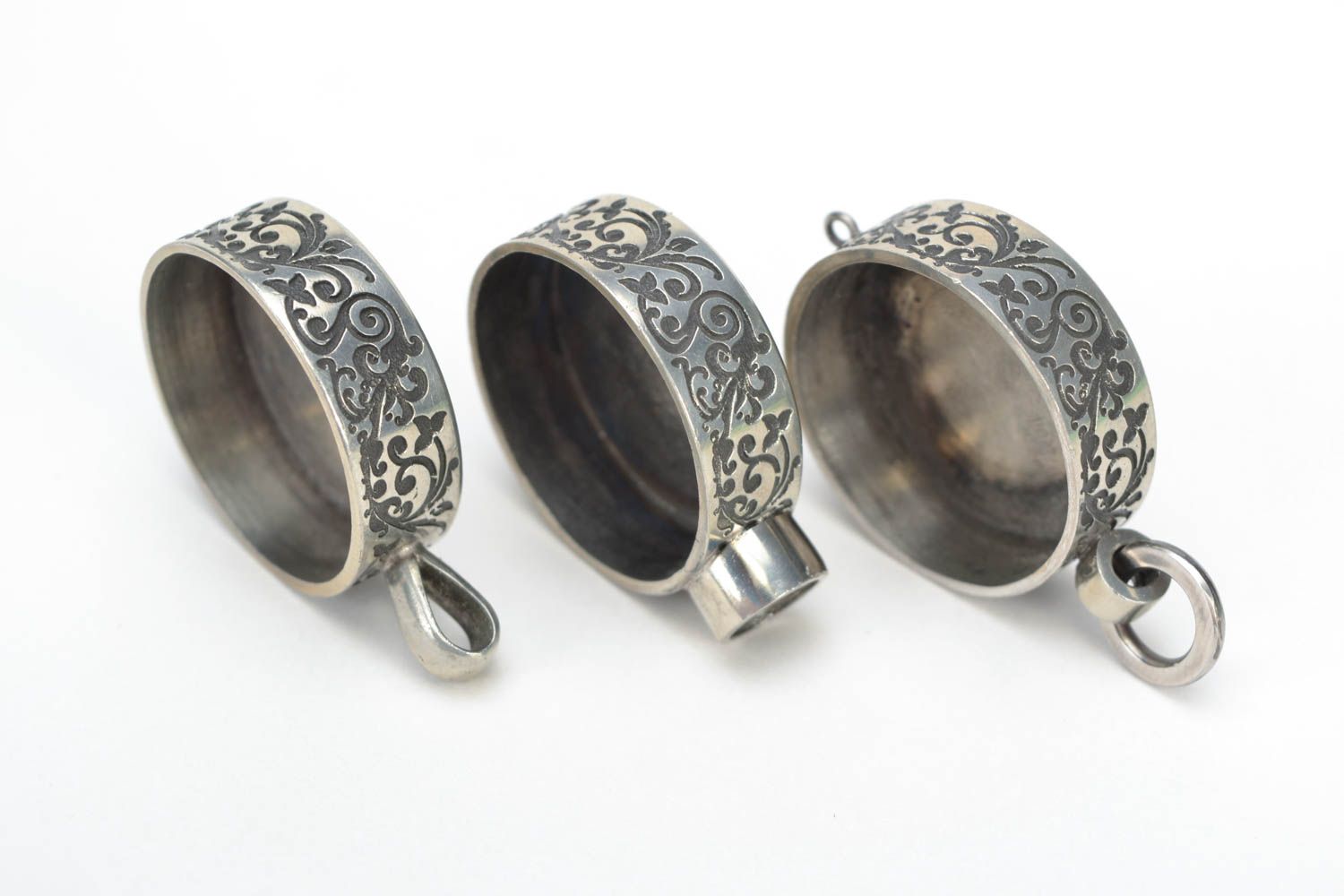 Accessories for creative work set of 3 pieces metal handmade pendants photo 3