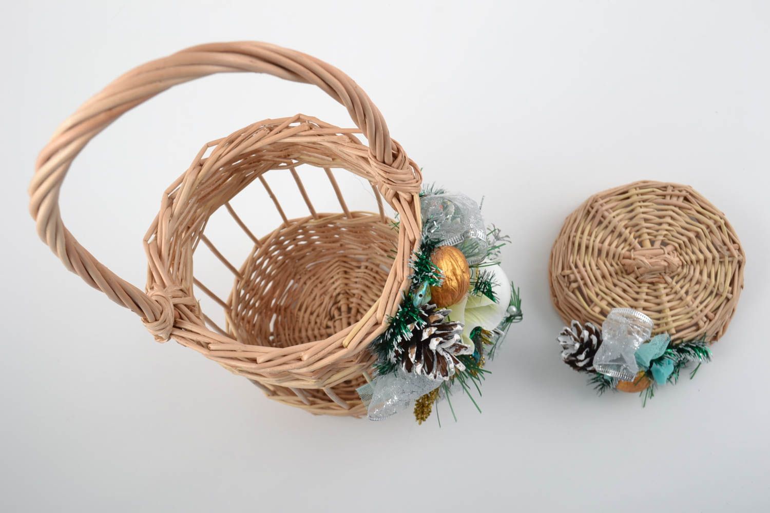 Easter wickerwork basket with a lid and pine cone handmade decorative accessory photo 3