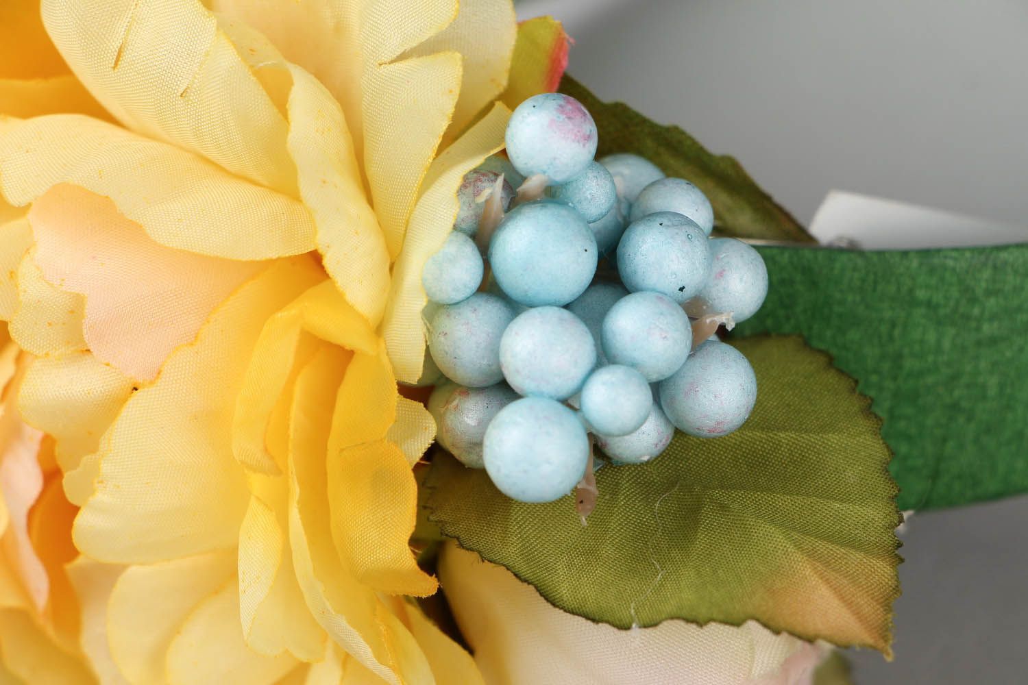 Headband with flowers and berries photo 4