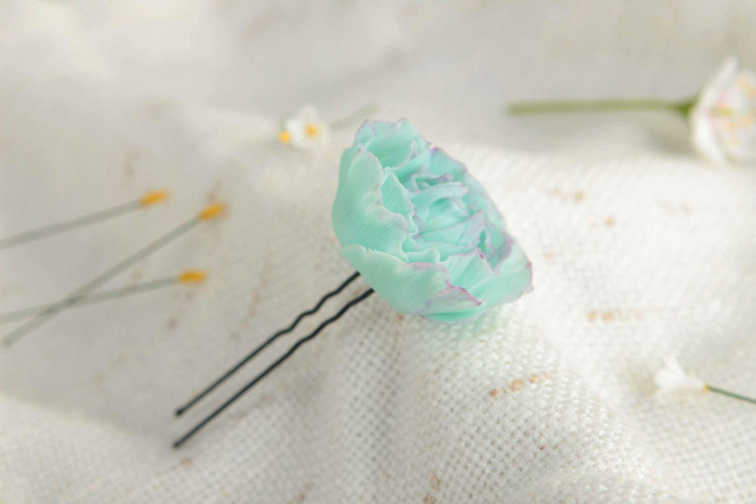 Шпилька для волос из полимерной глины ручной работы в виде розы нежная фото 1