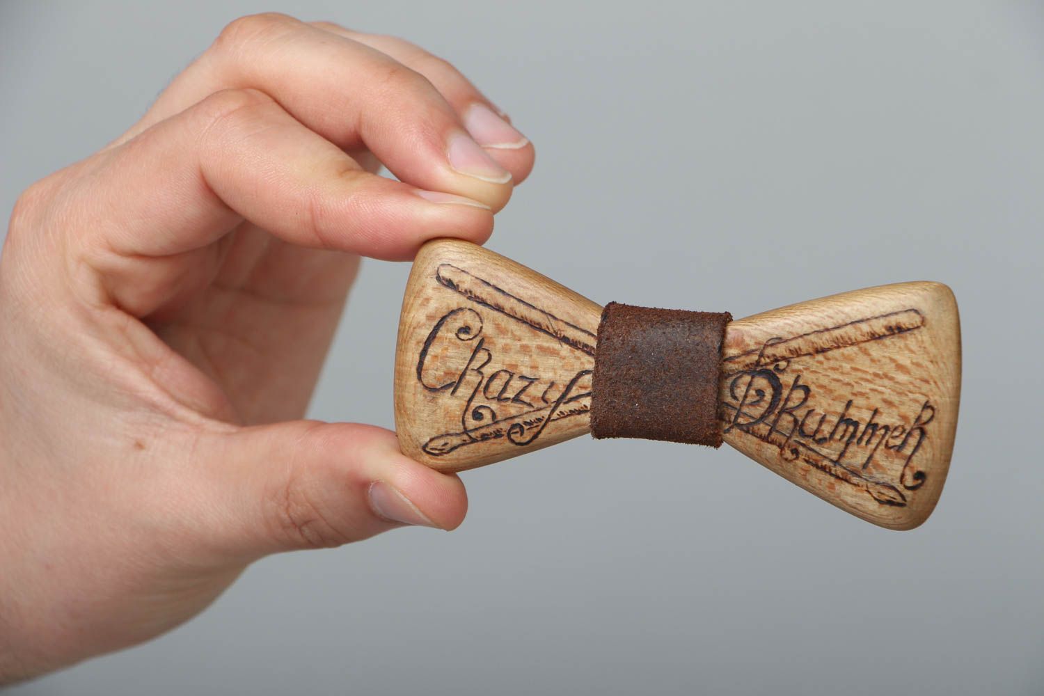 Wooden bow tie decorated with pyrography photo 3
