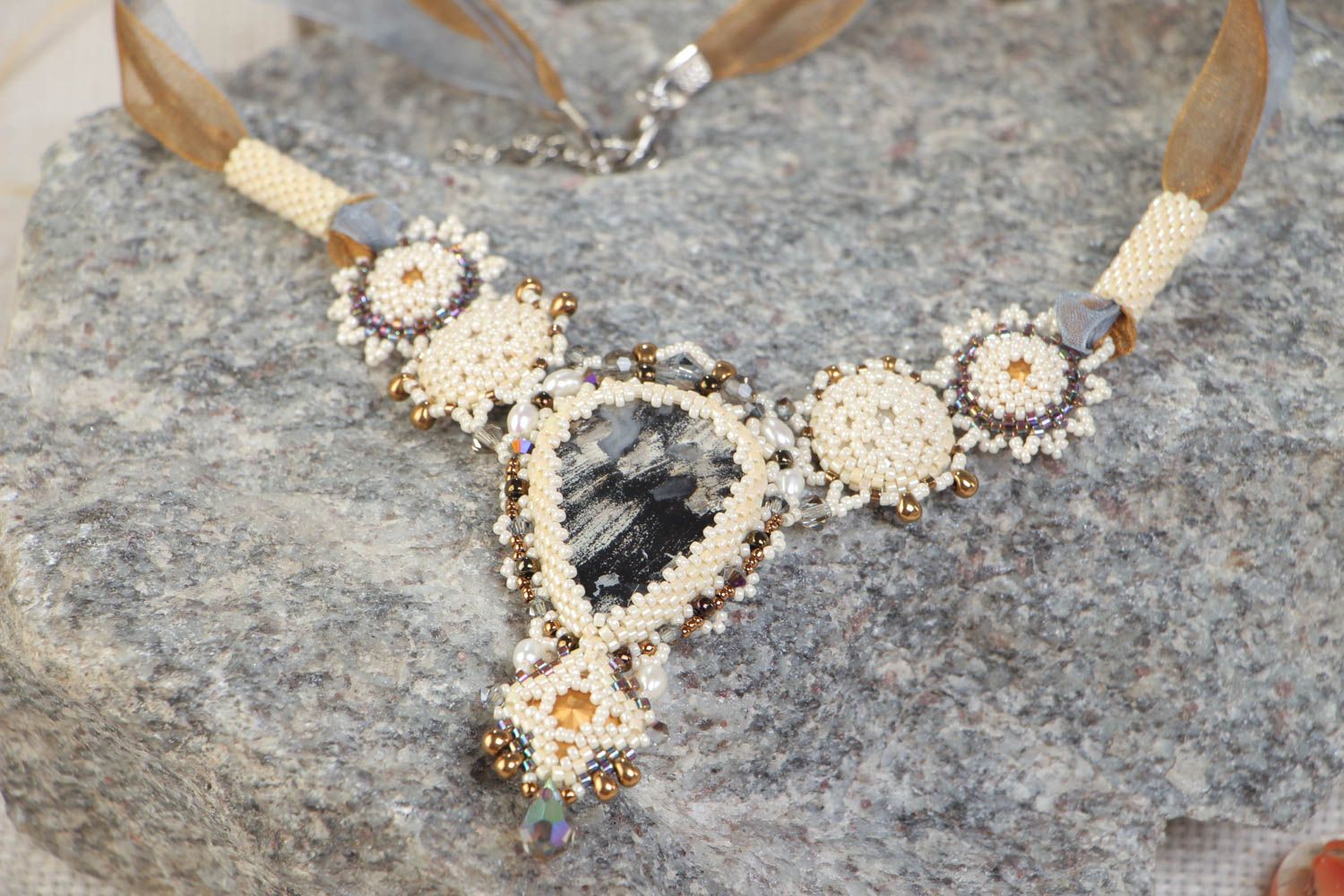 Collier fait main en perles de rocailles avec agate et cristal bijou sur ruban photo 1