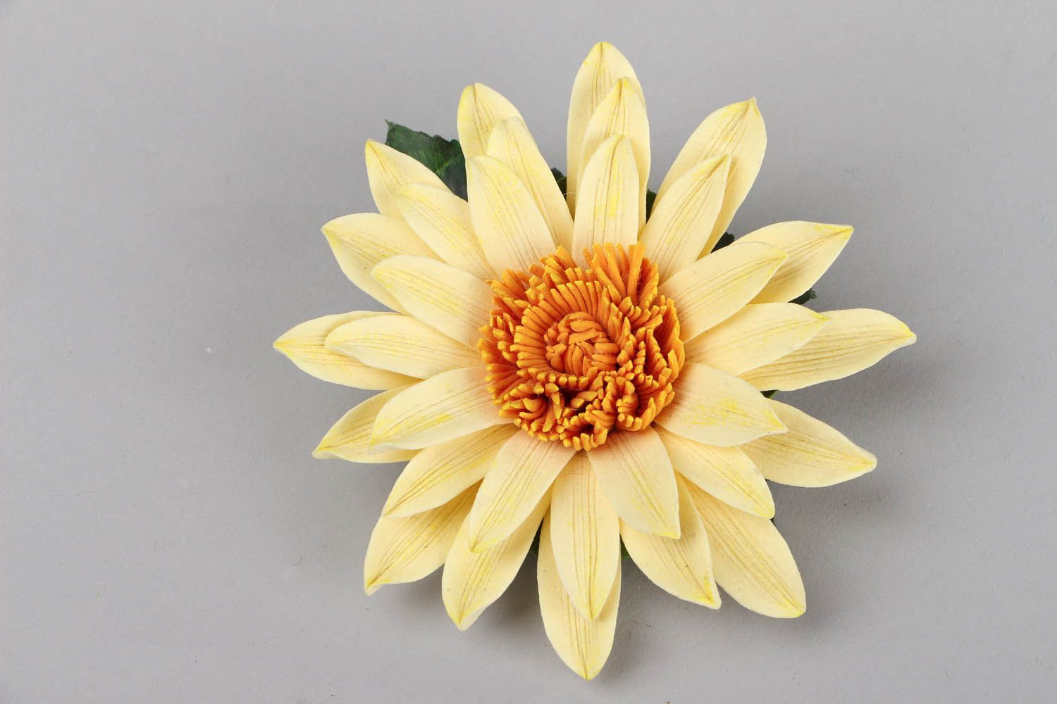 Broche originale réalisée en forme de fleur photo 1
