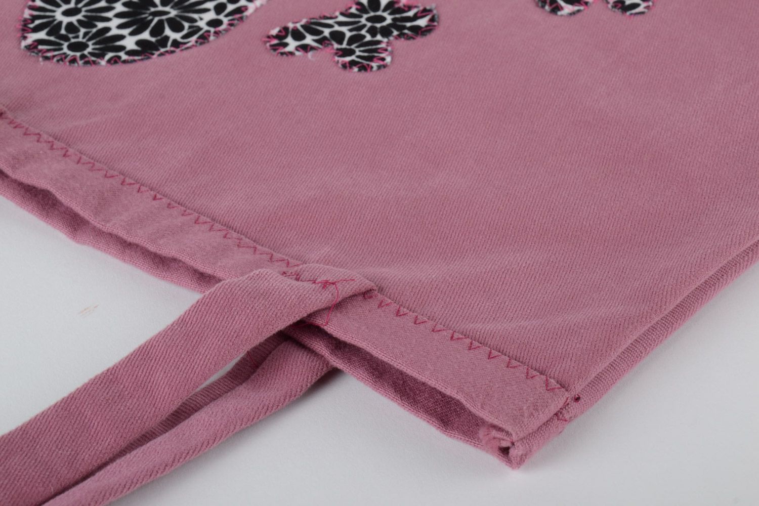 Bolso textil artesanal de tela rosada con aplicación grande  foto 3
