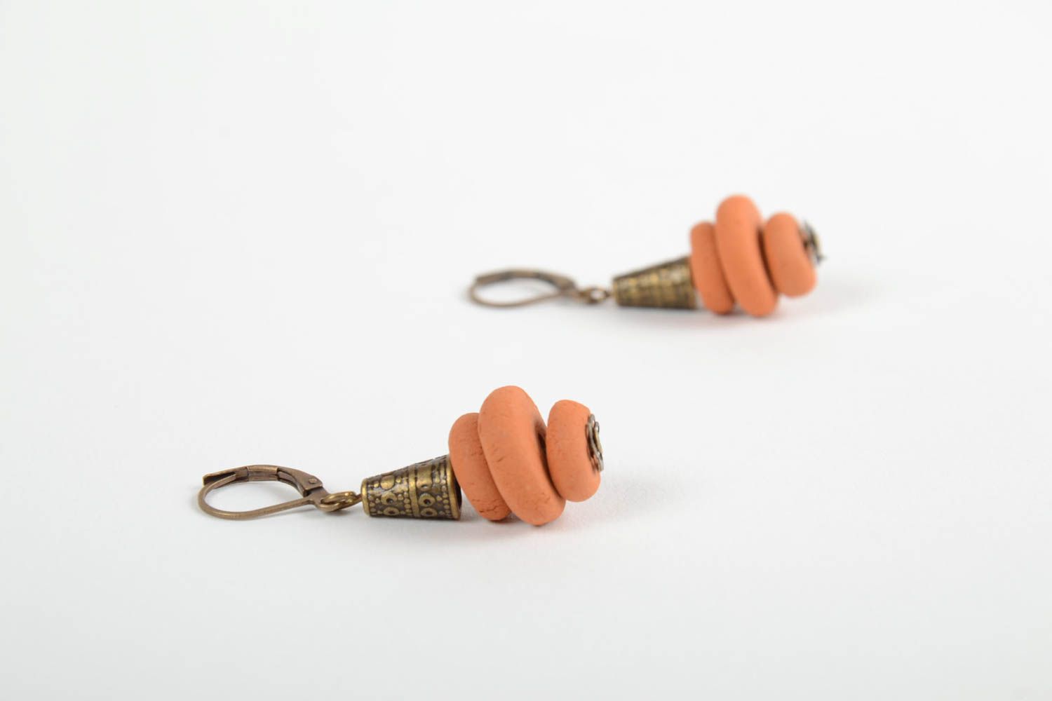 Boucles d'oreilles céramique Bijou fait main pendantes orange Accessoire femme photo 4