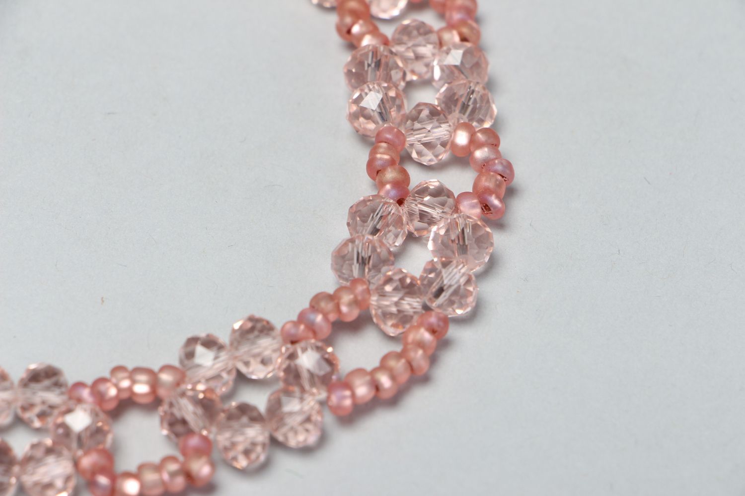 Collier en perles de rocaille et cristal rose pastel photo 2