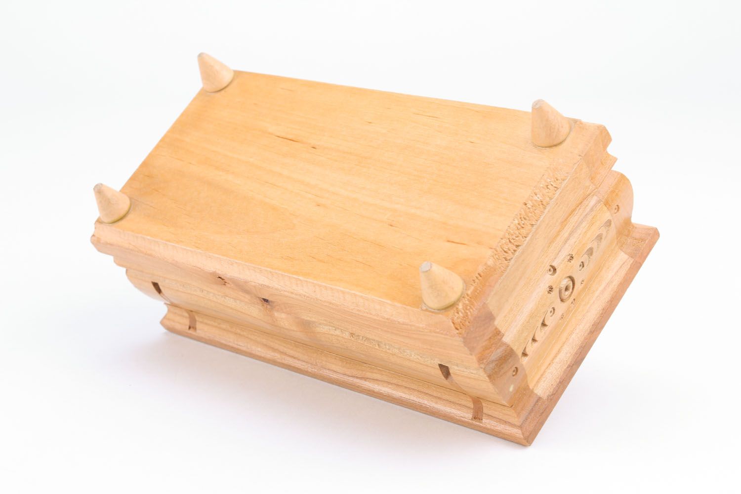 Caja de madera tallada a mano foto 2
