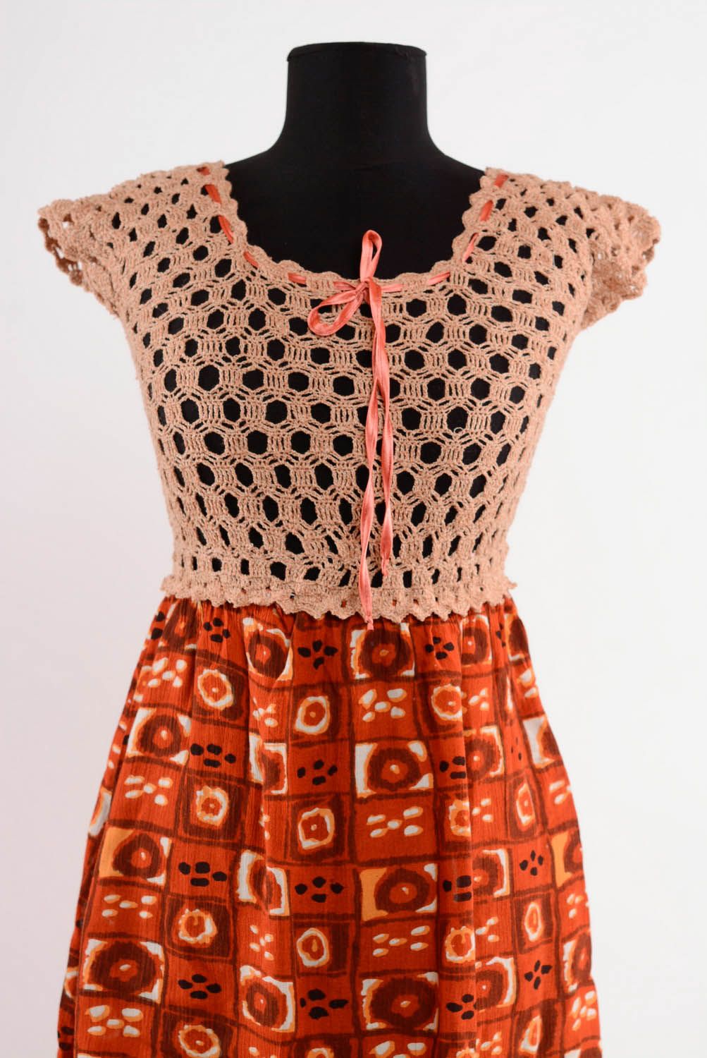 Короткое вязаное крючком платье фото 2