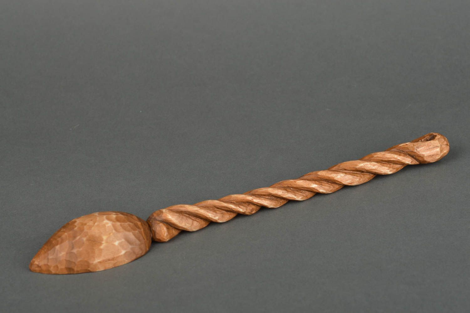 Cuchara de madera hecha a mano regalo original utensilio de cocina color marrón foto 5
