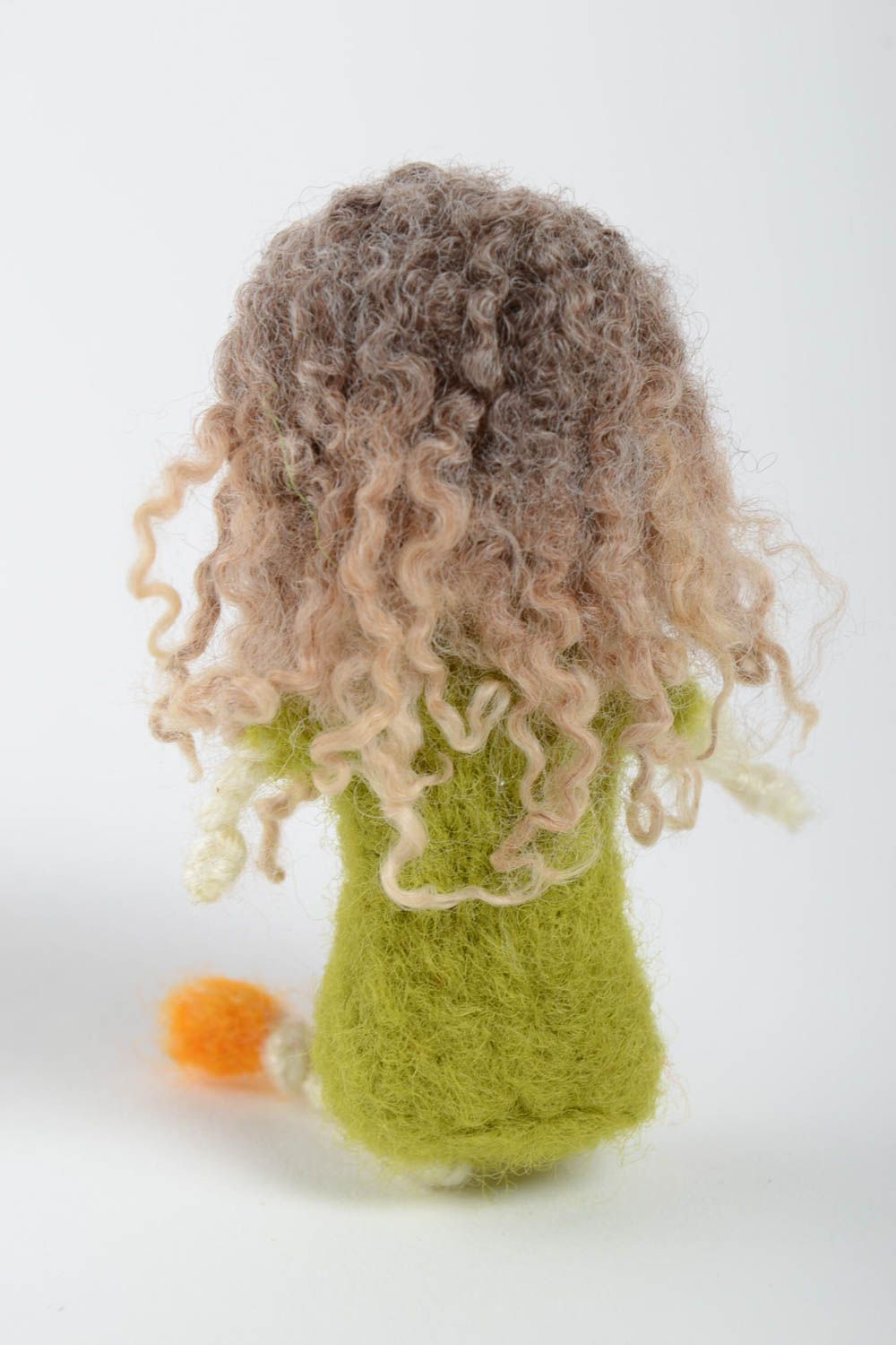 Хенд мейд игрушка для дома в технике валяния Девочка с кучерявыми волосами фото 4
