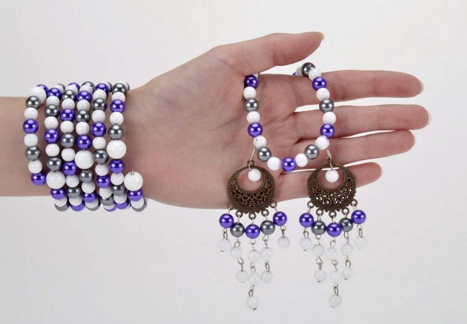Conjunto de jóias de plástico: colar, pulseira e brincos foto 5