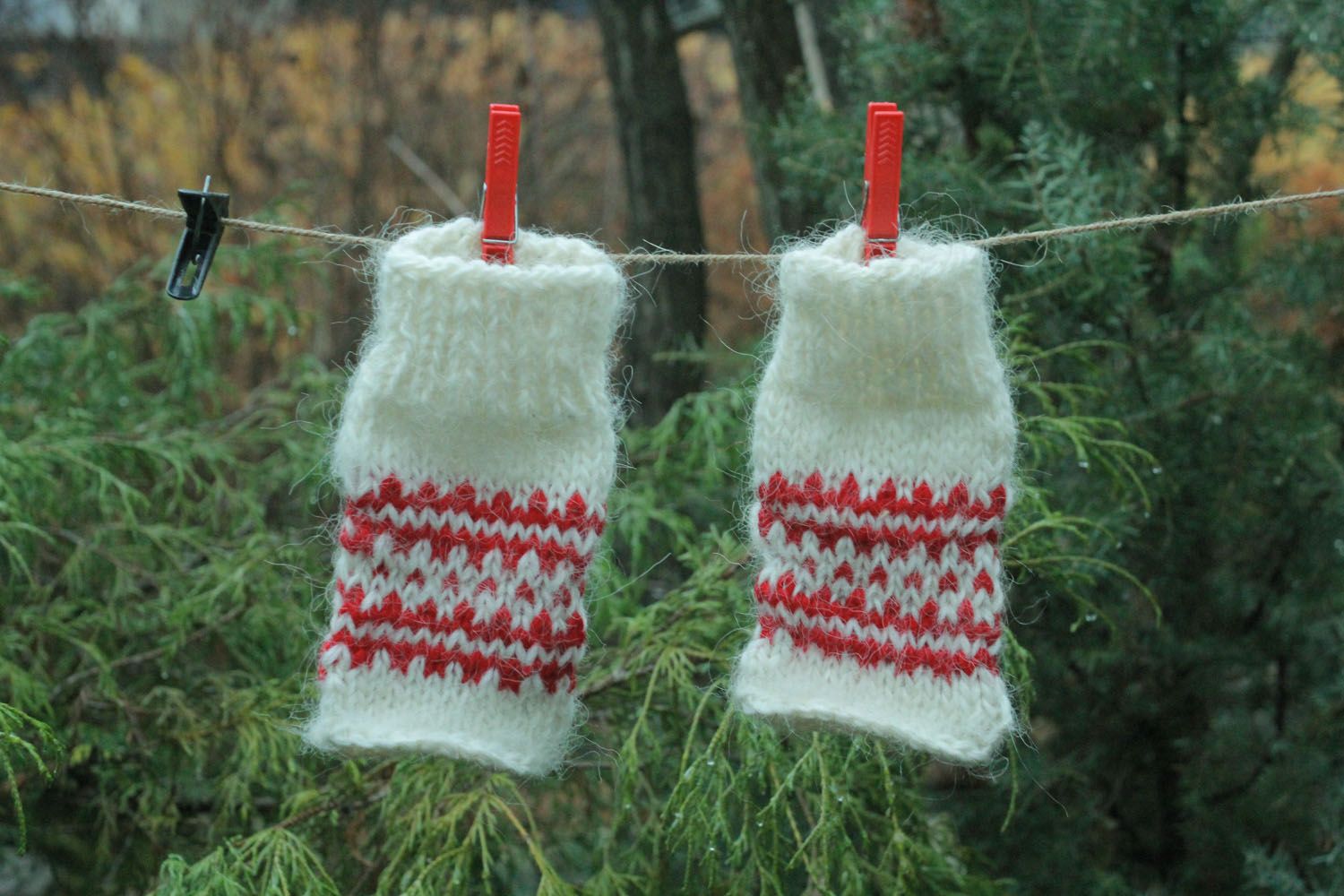 Knitted woolen mittens photo 1