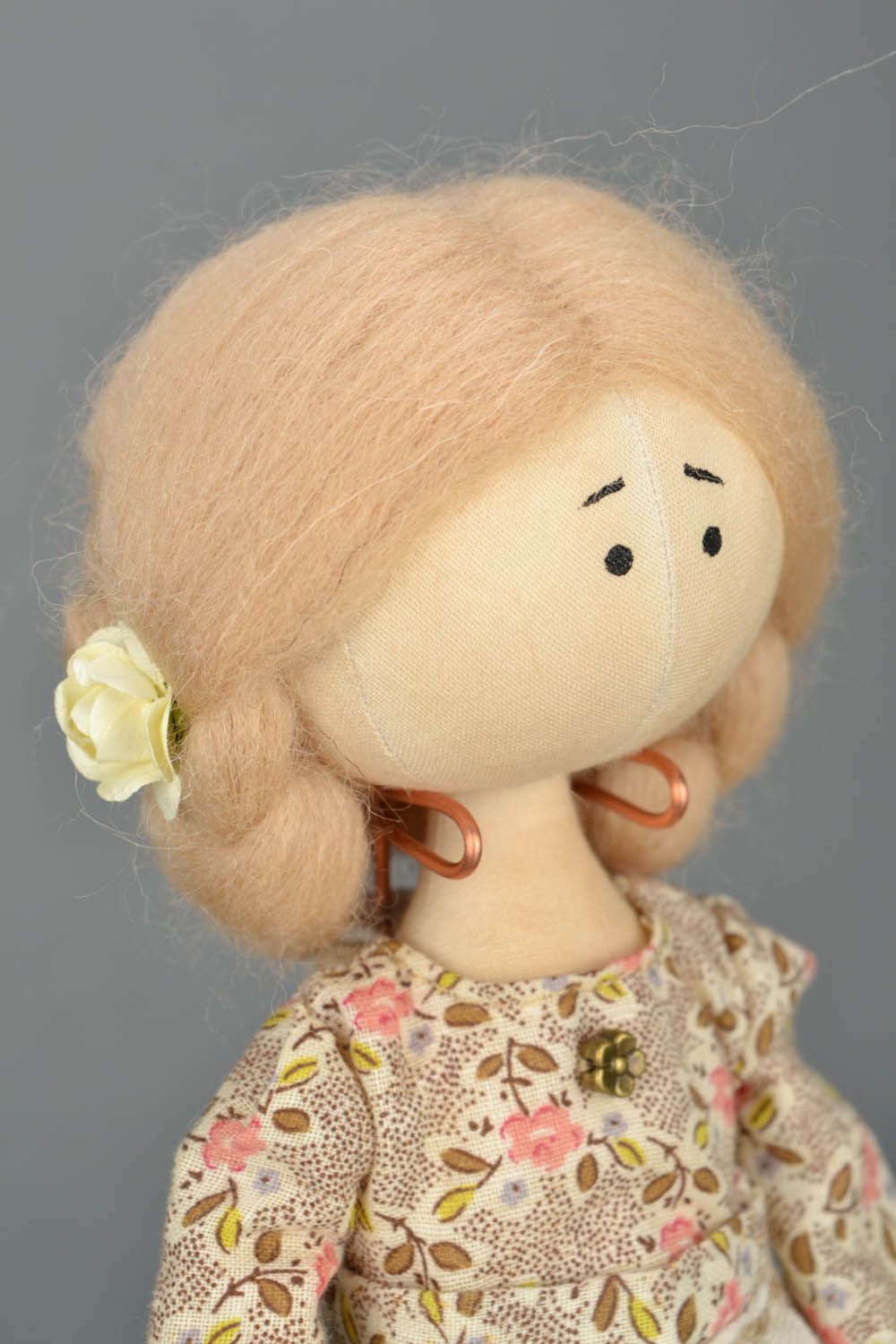 Авторская мягкая кукла Девушка с лукошком фото 3