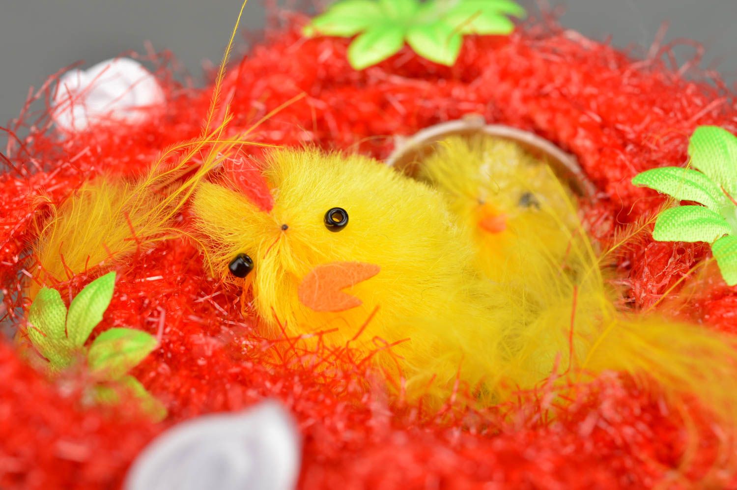 Handmade Easter decoration for home red acrylic toy basket with chickens  photo 4