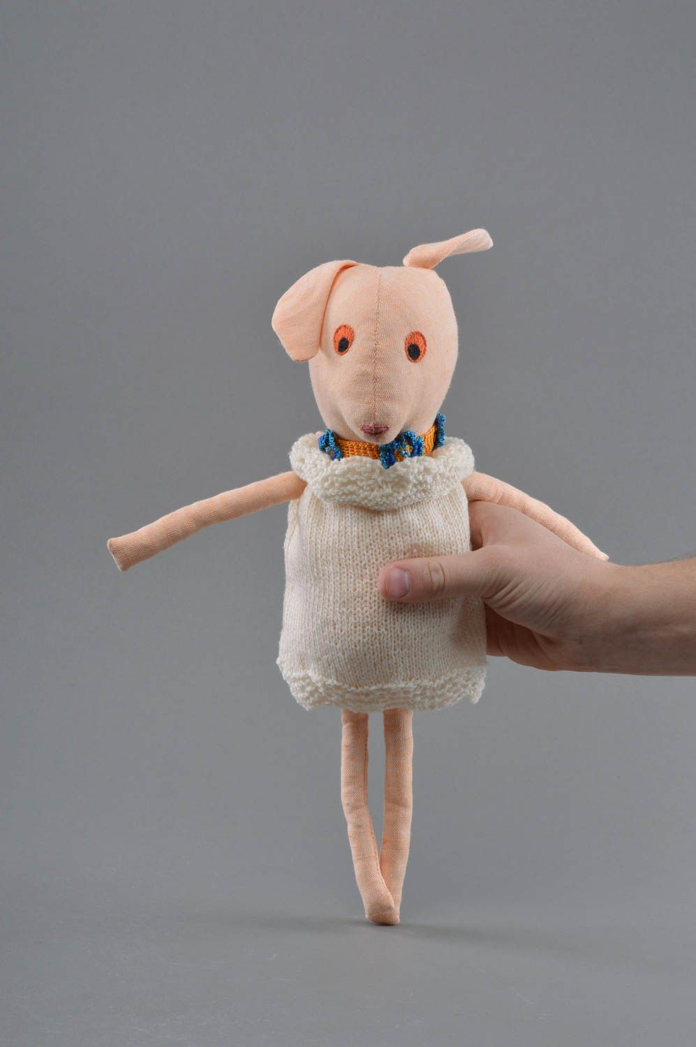 Мягкая игрушка из льна и хлопка Козочка в вязаном сарафане ручная работа фото 4