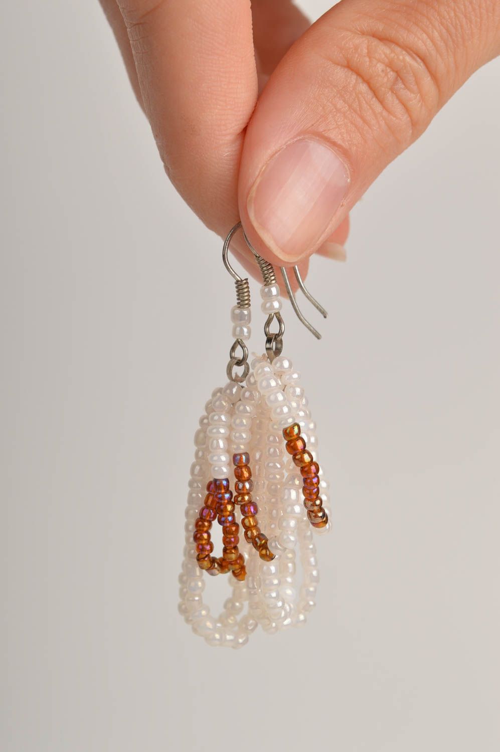 Симпатичные серьги ручной работы серьги из бисера модные серьги необычные фото 2