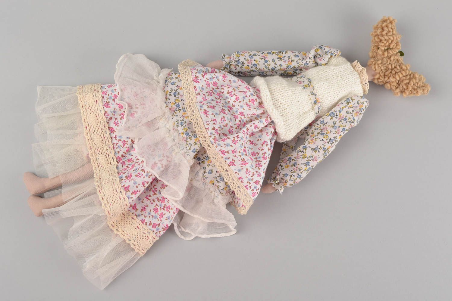 Игрушка кукла из ткани небольшая в платье красивая светлая ручной работы фото 5