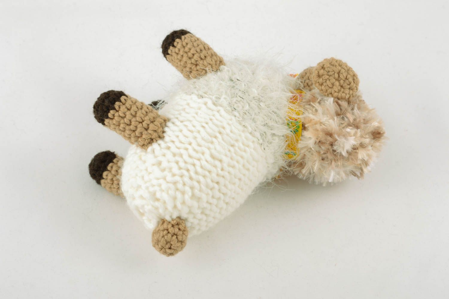 Doudou tricoté au crochet fait main original blanc beige Brebis duveteuse photo 3