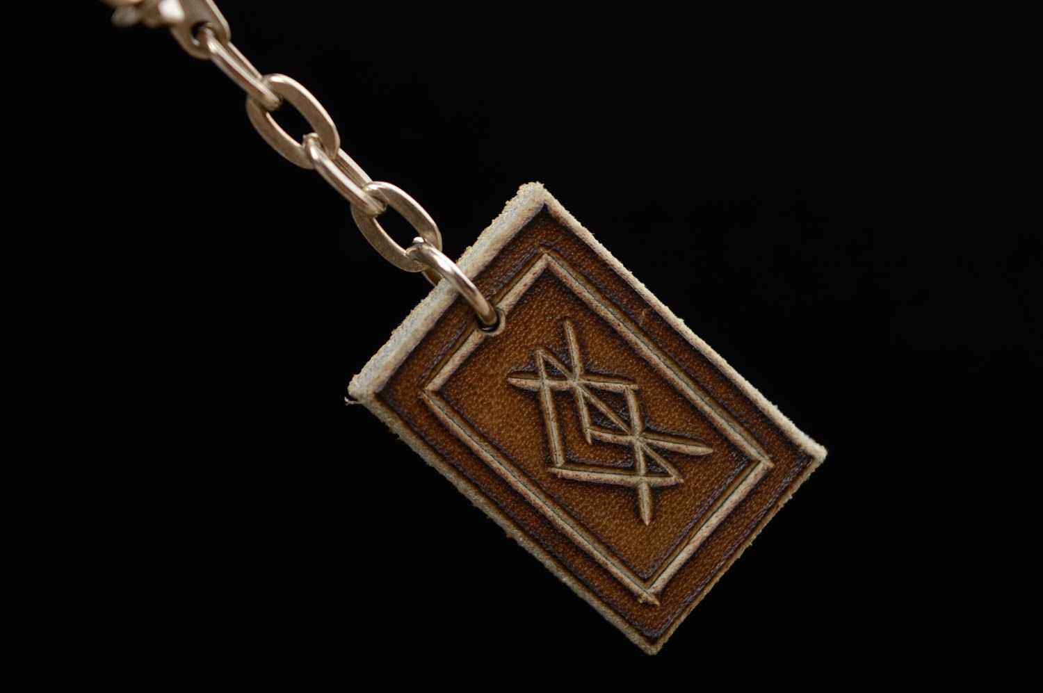 Porte-clés en cuir naturel avec runes rectangulaire marron fait main ethnique photo 4