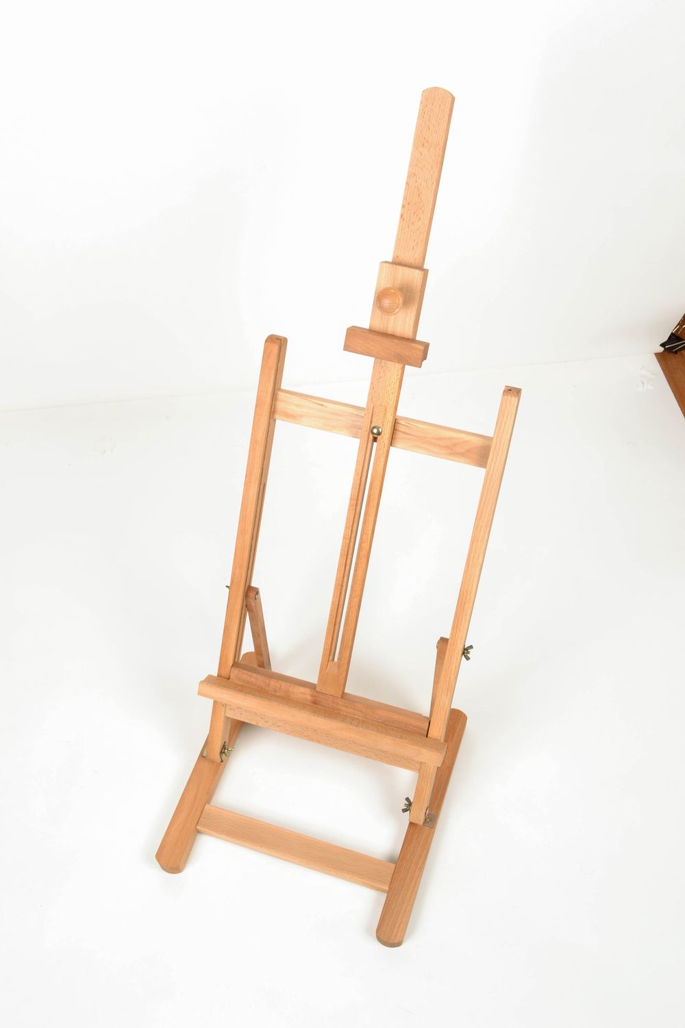 Wooden easel for artists photo 1