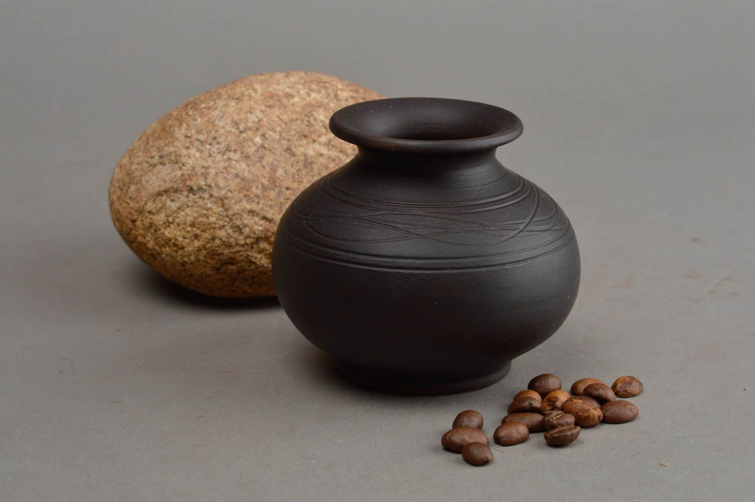 Kleine keramische gemusterte dekorative Vase aus Ton handgeschaffenes Geschenk foto 1