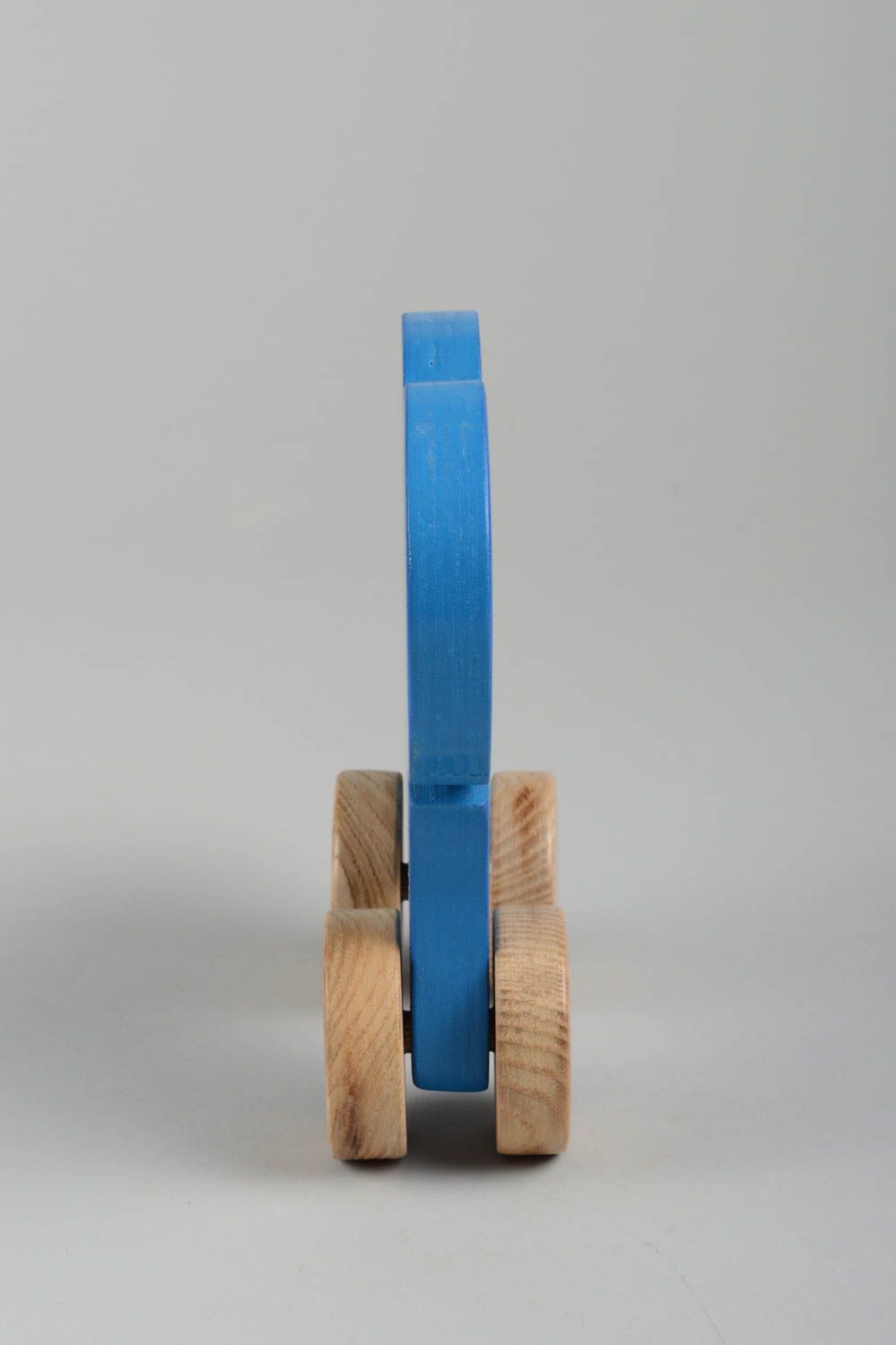Juguete artesanal elefante azul juguete de madera regalo para niño con ruedas foto 5