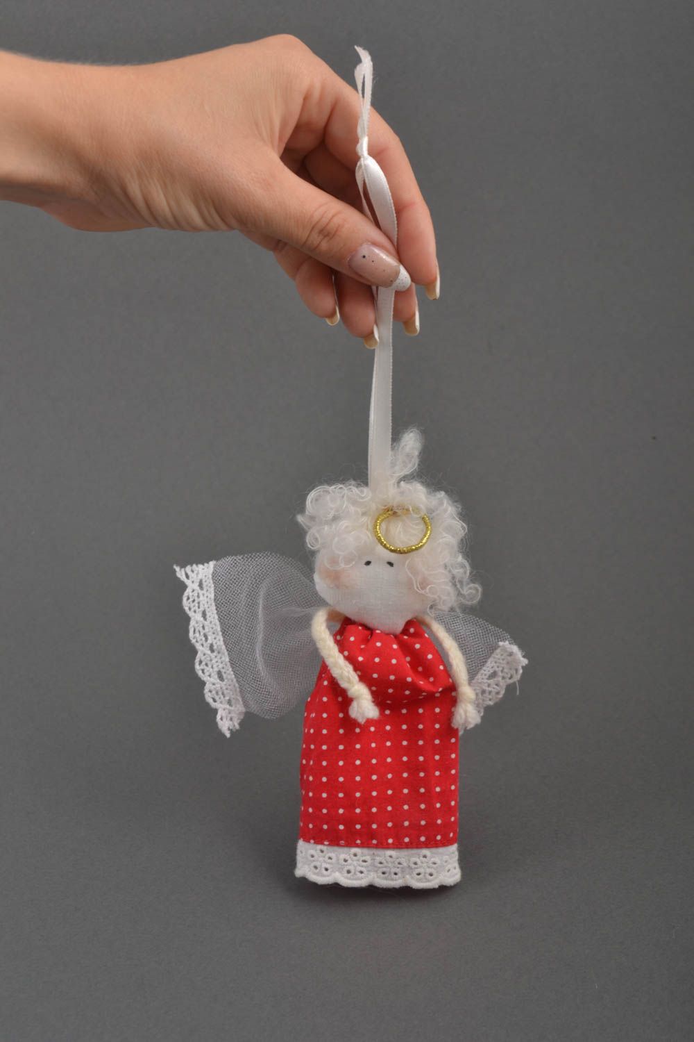 Кукла ручной работы декор для дома тряпичная кукла с петелькой Ангел в красном фото 5