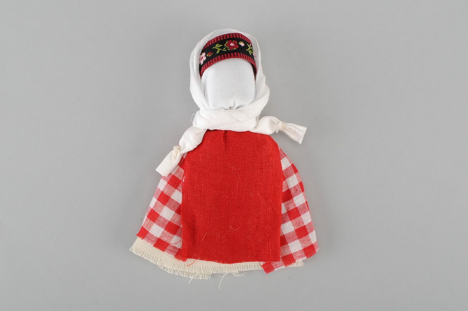 Handgemachte kuschelige Puppe Motanka aus Baumwolle foto 3