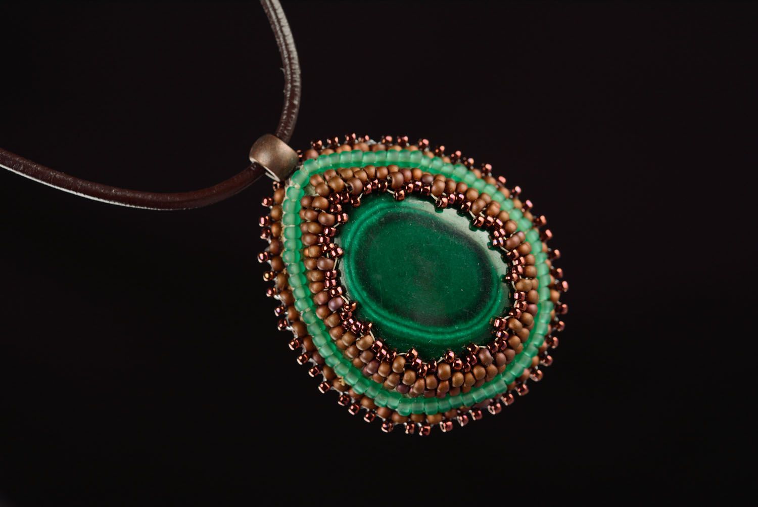 Beaded pendant with malachite stone photo 2