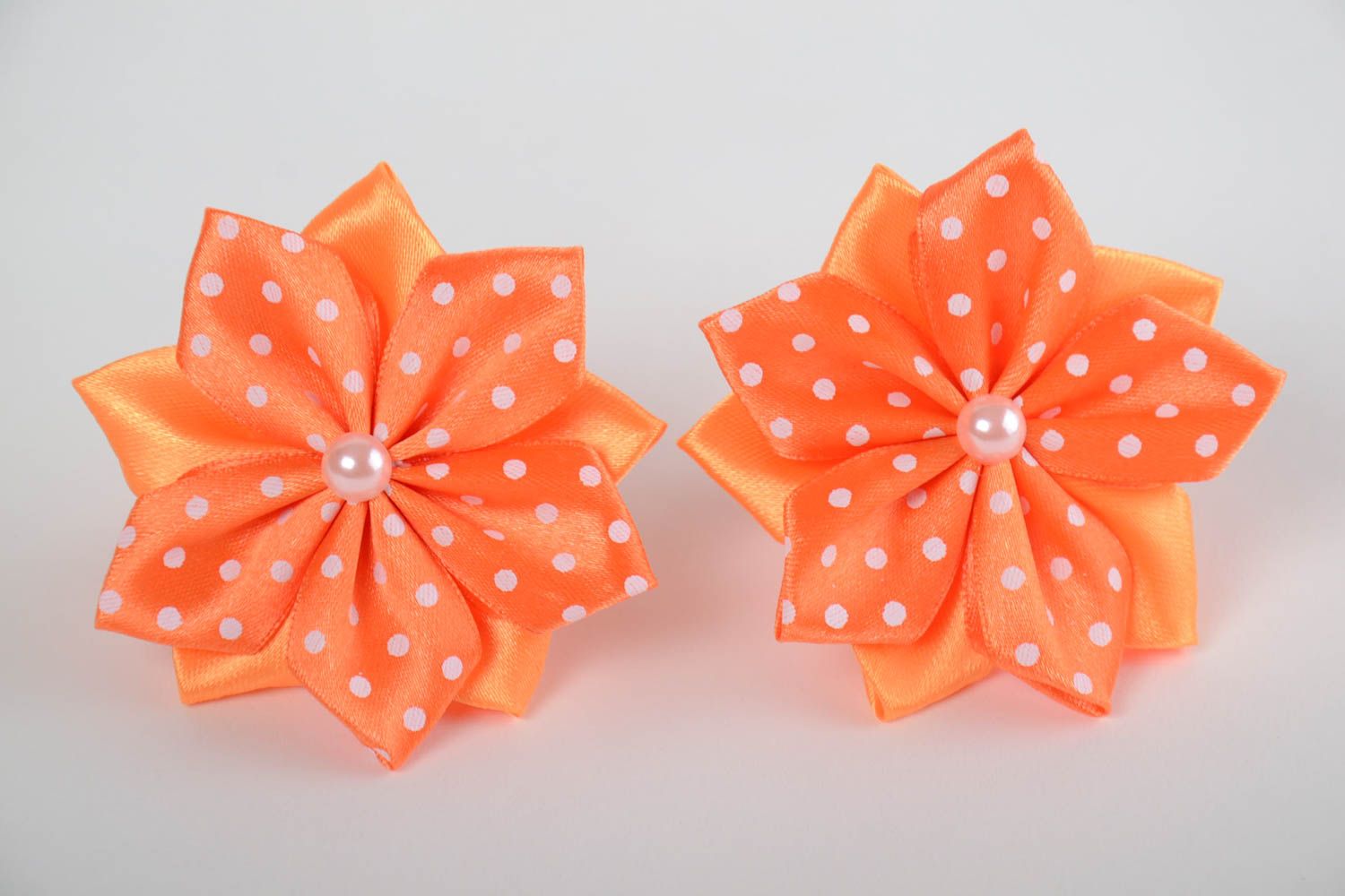 Резинки для волос из атласных лент ручной работы набор 2 штуки детские оранжевые фото 4
