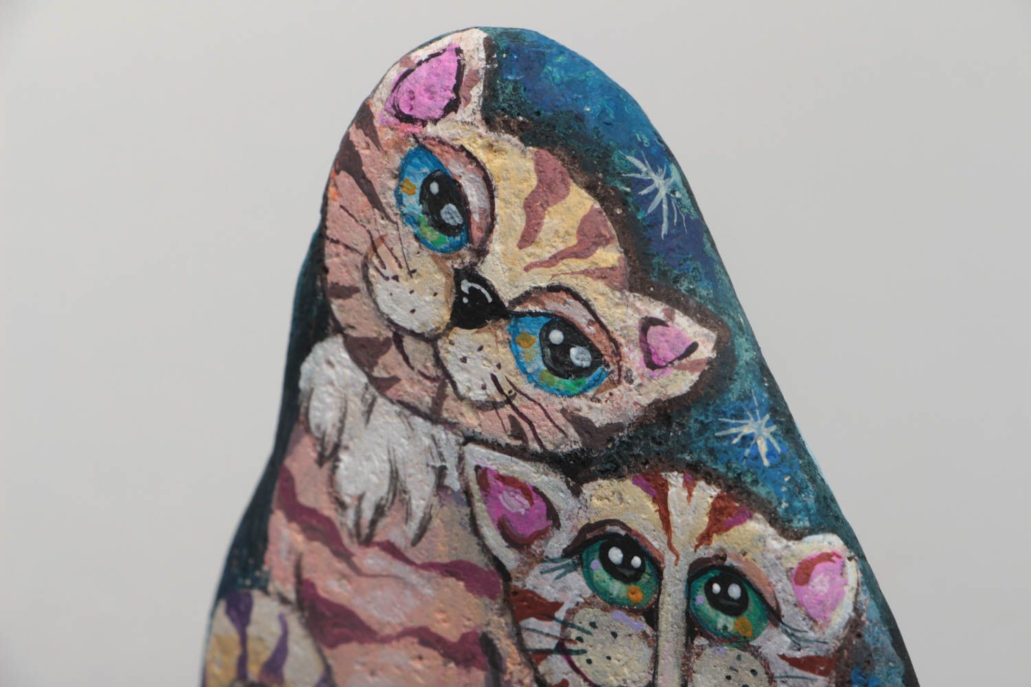 Small handmade designer gift painted sea stone with cats and fish drawing photo 2