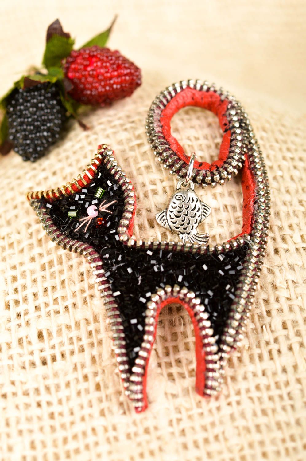 Broche chat Bijou fait main noir orignal perles de rocaille Accessoire fille photo 1