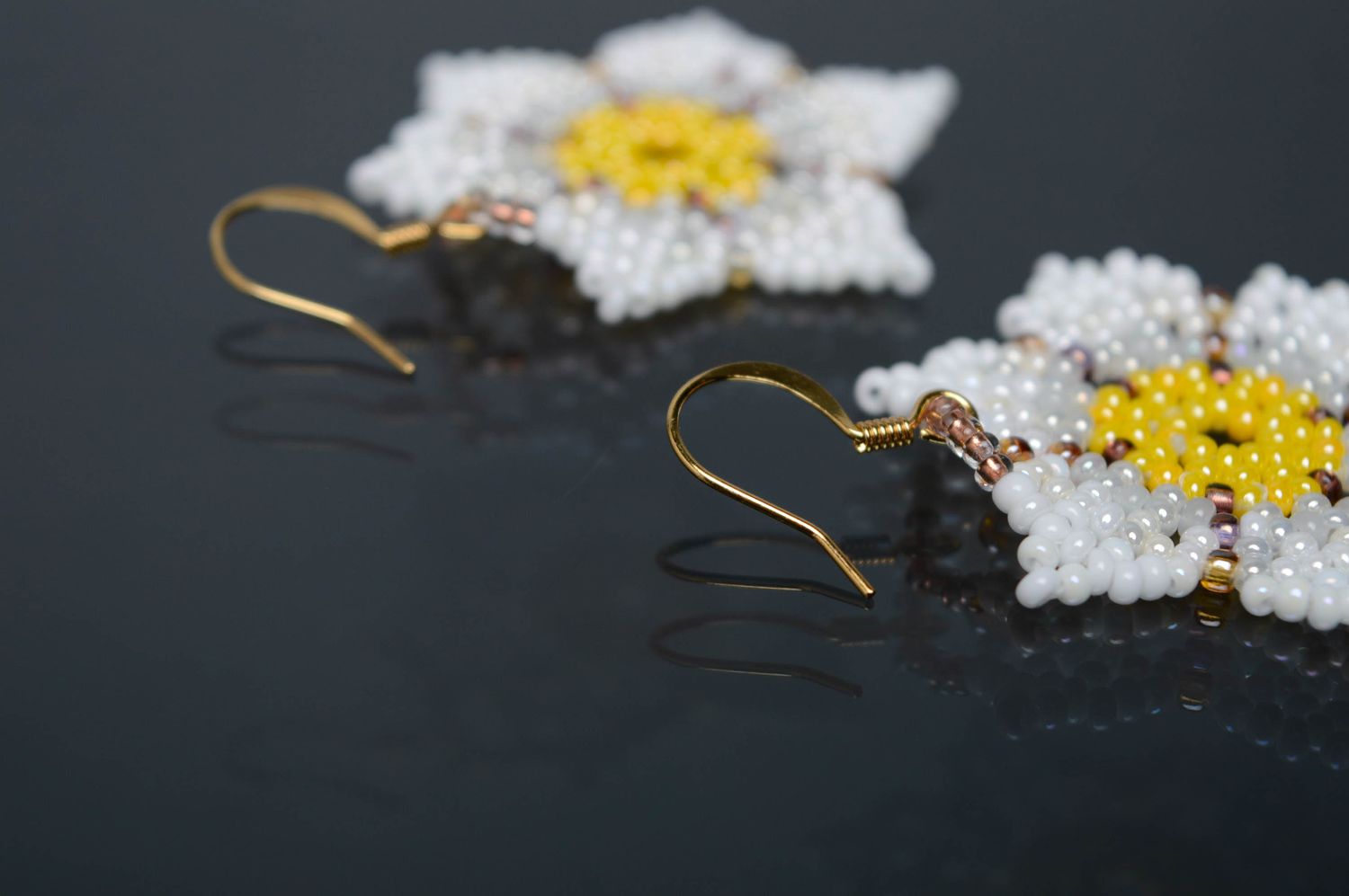 Beaded earrings in the shape of narcissus flower photo 5