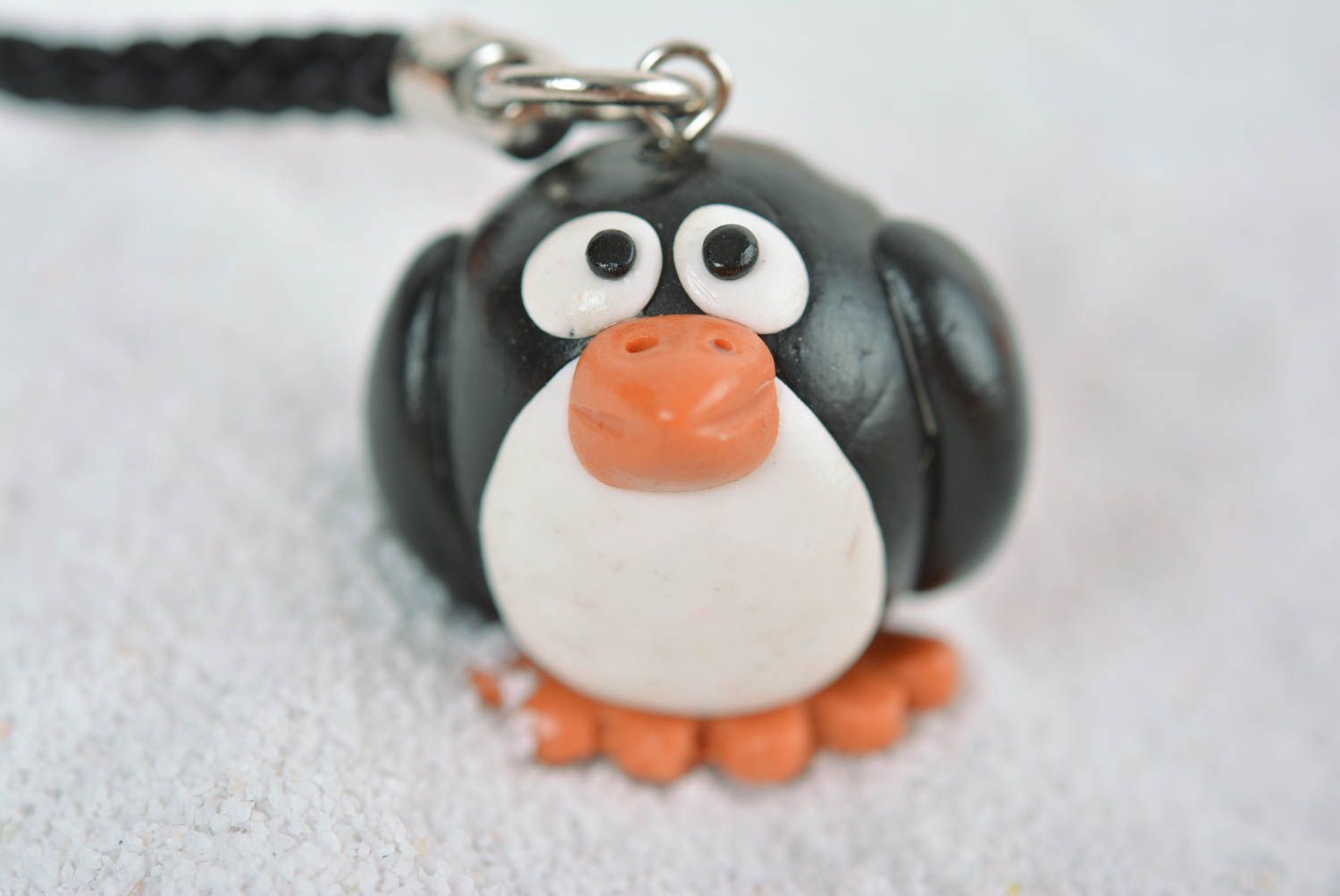 Porte-clés fait main Accessoire design en pâte polymère Cadeau original pingouin photo 2