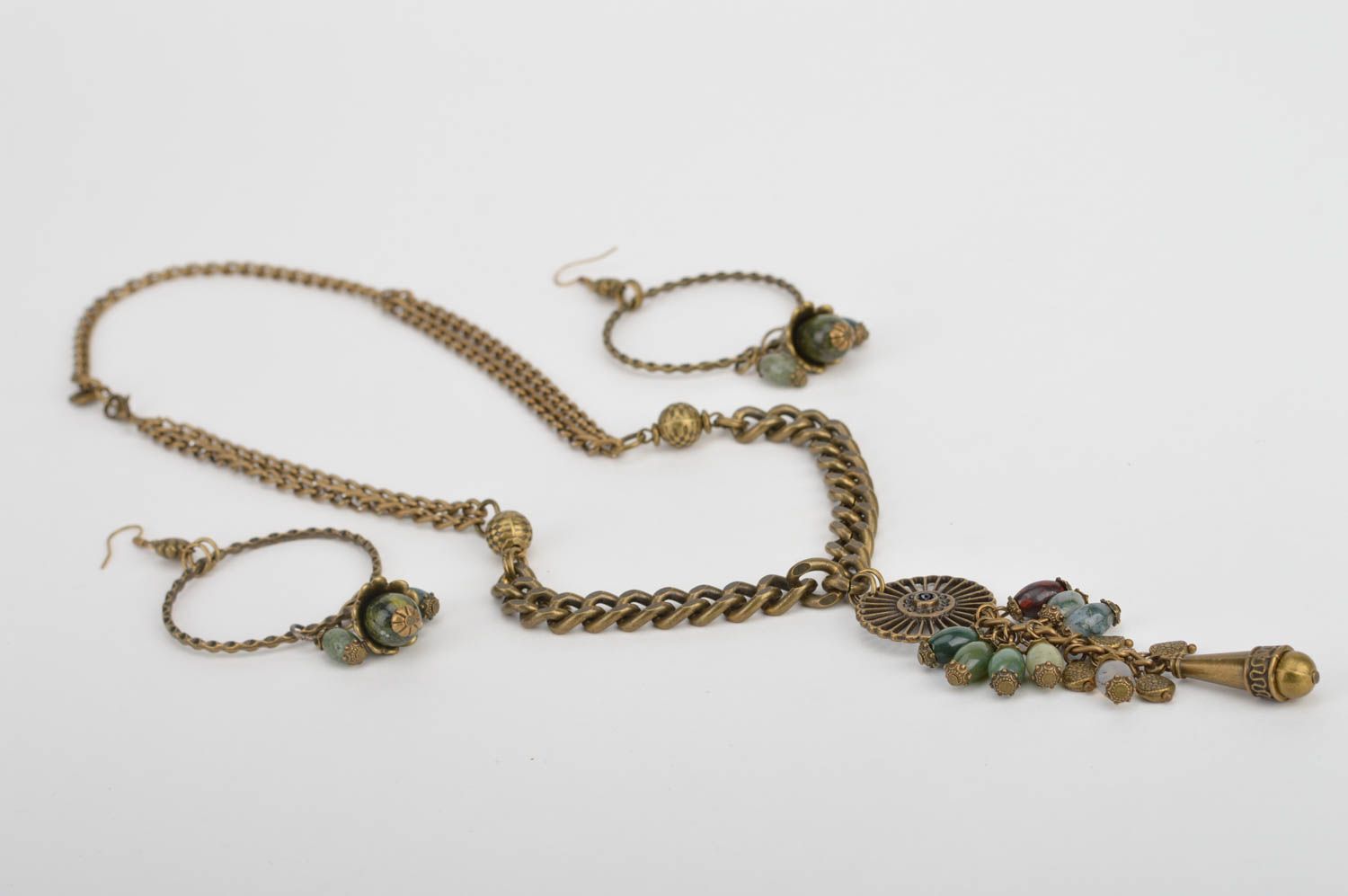 Boucles d'oreilles et collier en métal et perles fantaisie faits main ensemble photo 5