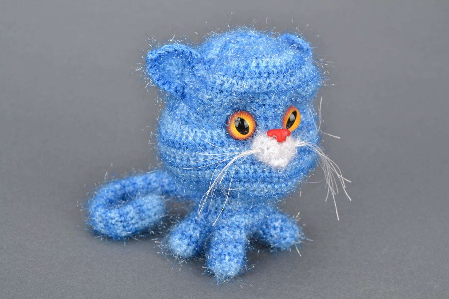 Peluche tricotée à la main Chat bleu rayé photo 1