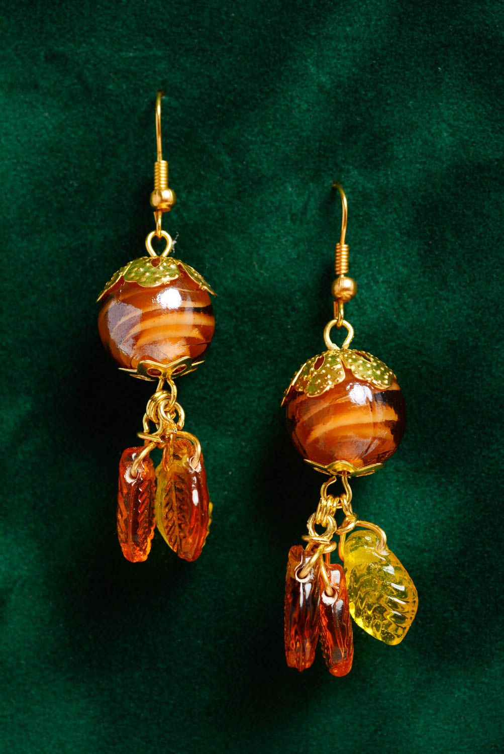 Boucles d'oreilles en perles de verre faites main pendantes couleur ambrée photo 1