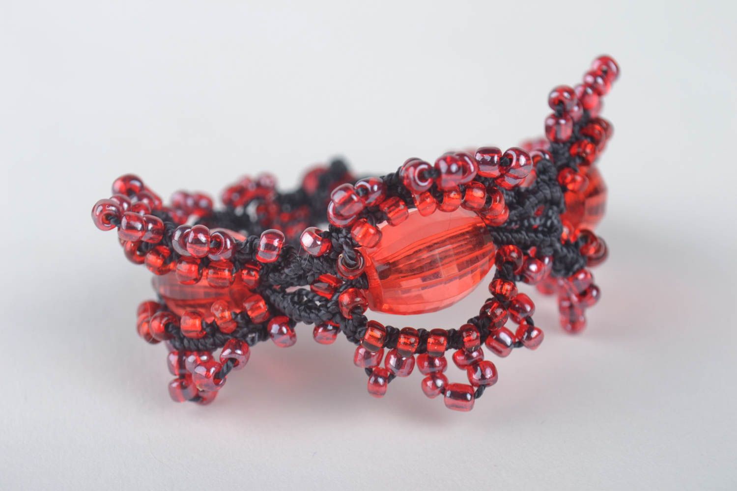 Bracelet perles fantaisie Bijou fait main macramé rouge-noir Cadeau femme photo 2