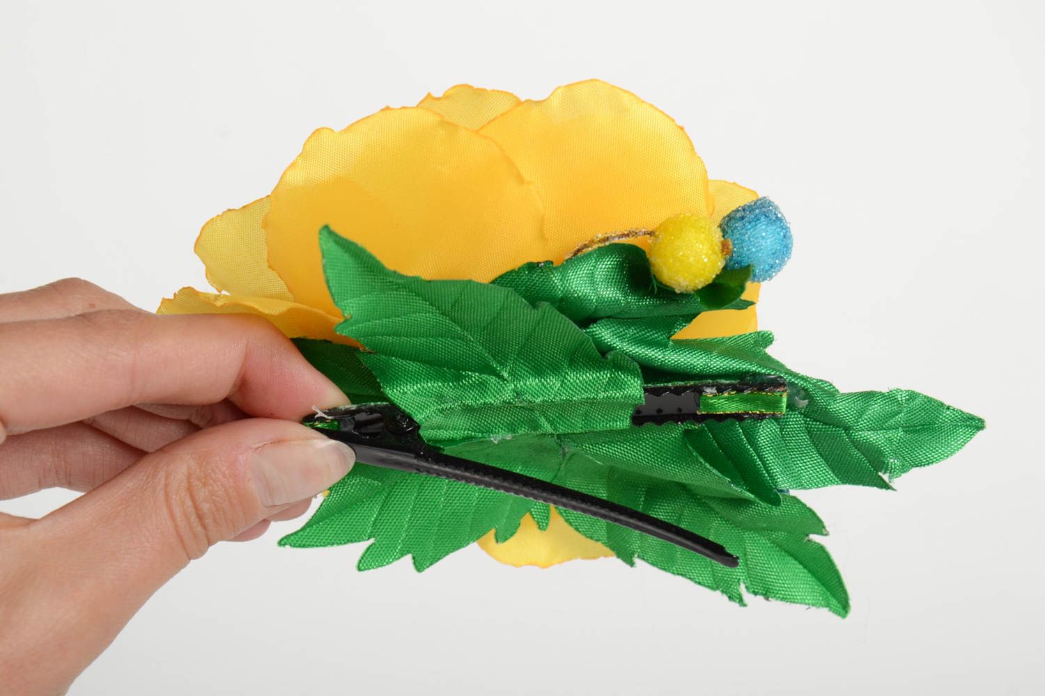 Аксессуар для волос украшение ручной работы заколка с цветком желтая с зеленым фото 2