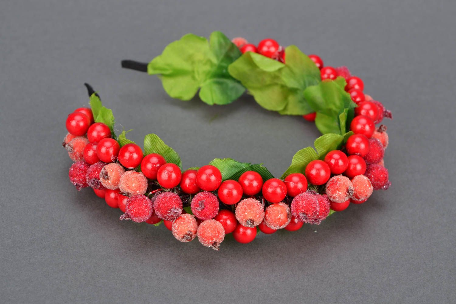 Headband with red berries photo 1