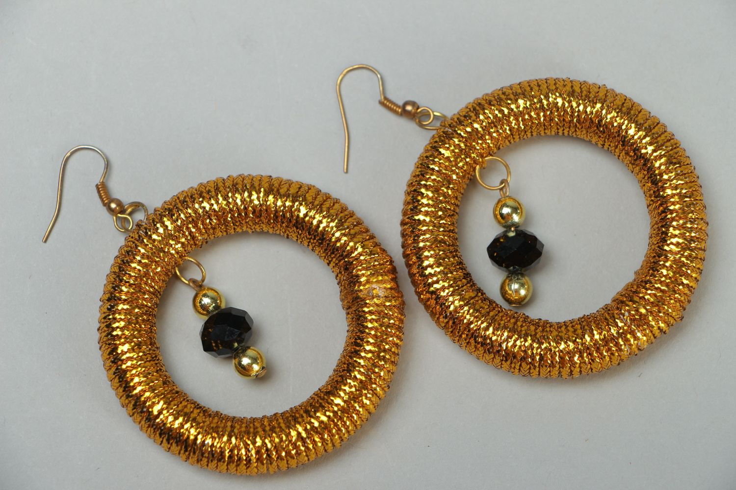 Large hoop earrings of golden color photo 1