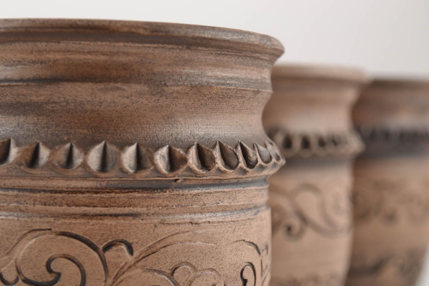 Vasos de arcilla conjunto de tres artículos por 330 ml con ornamento artesanales foto 2