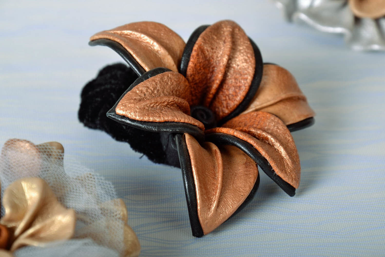 Handmade Haargummi aus Leder foto 1