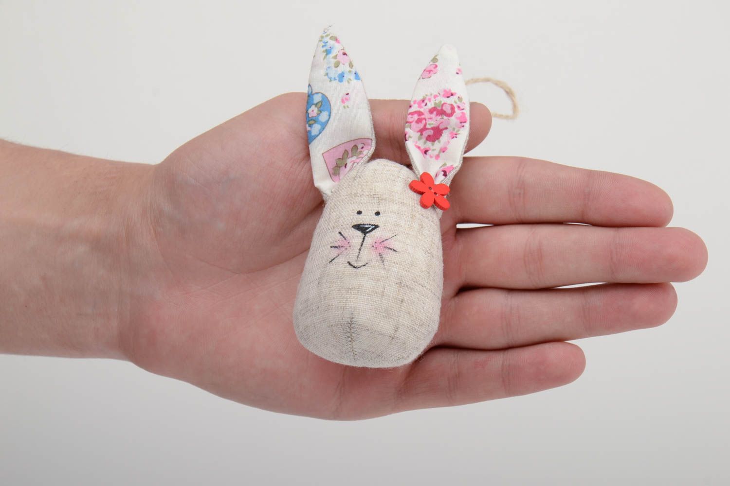 Пасхальная интерьерная подвеска кролик из хлопковой ткани ручной работы фото 5