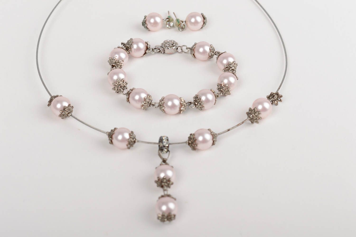 Set de bijoux faits main en fausses perles bracelet collier boucles d'oreilles photo 1
