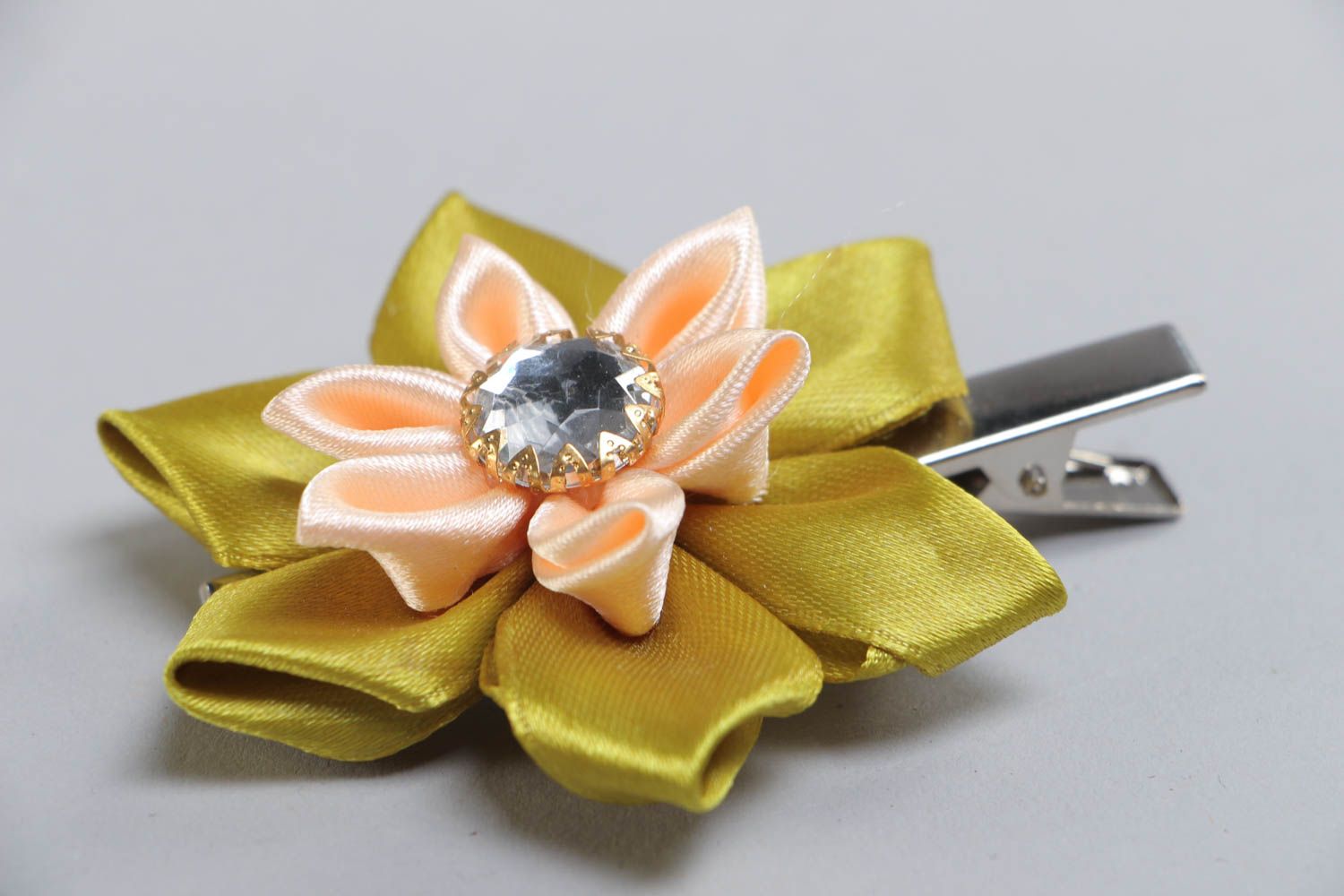 Festive handmade children's kanzashi satin ribbon flower hair clip photo 3