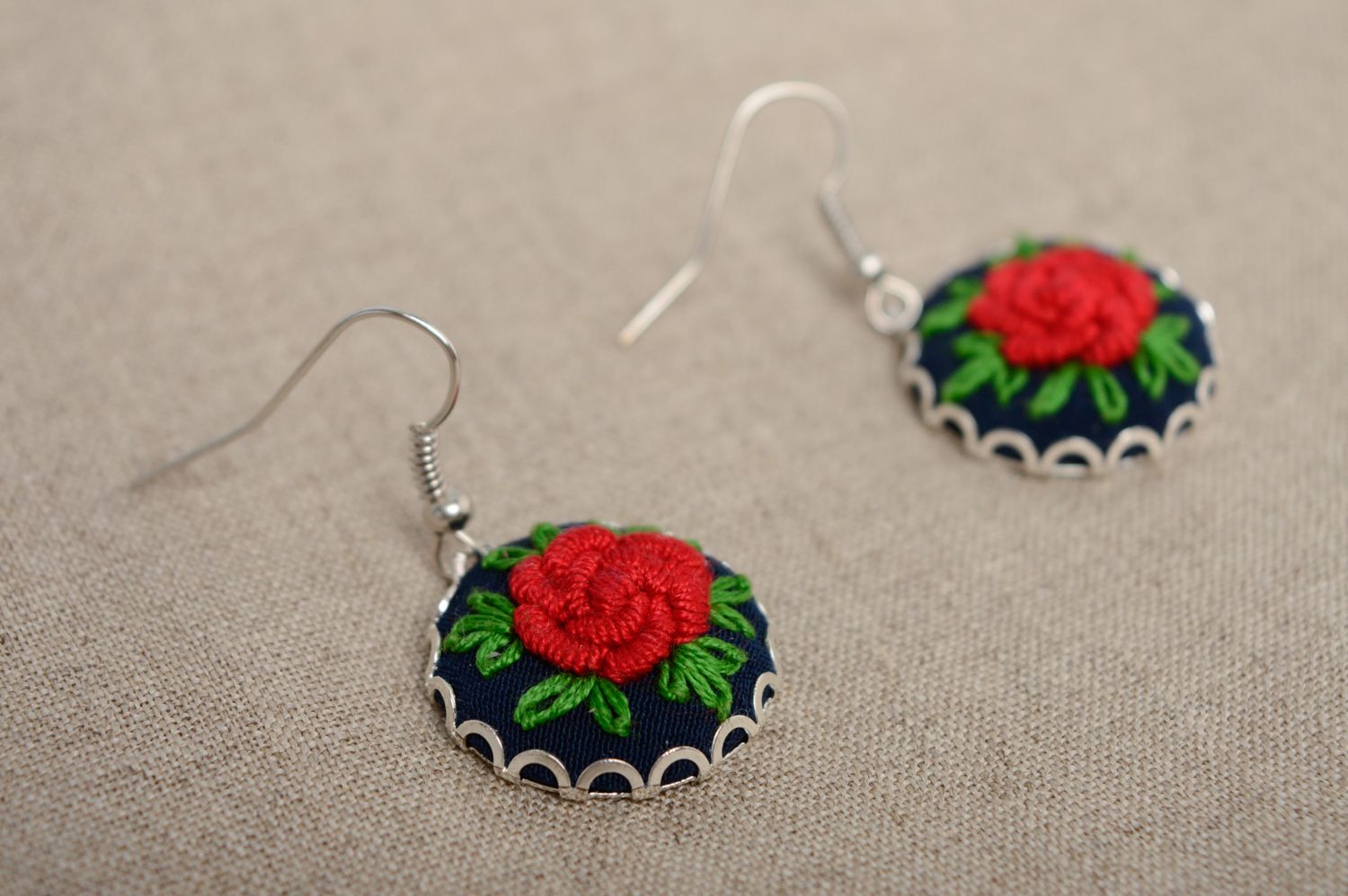 Round earrings with rococo embroidery photo 1