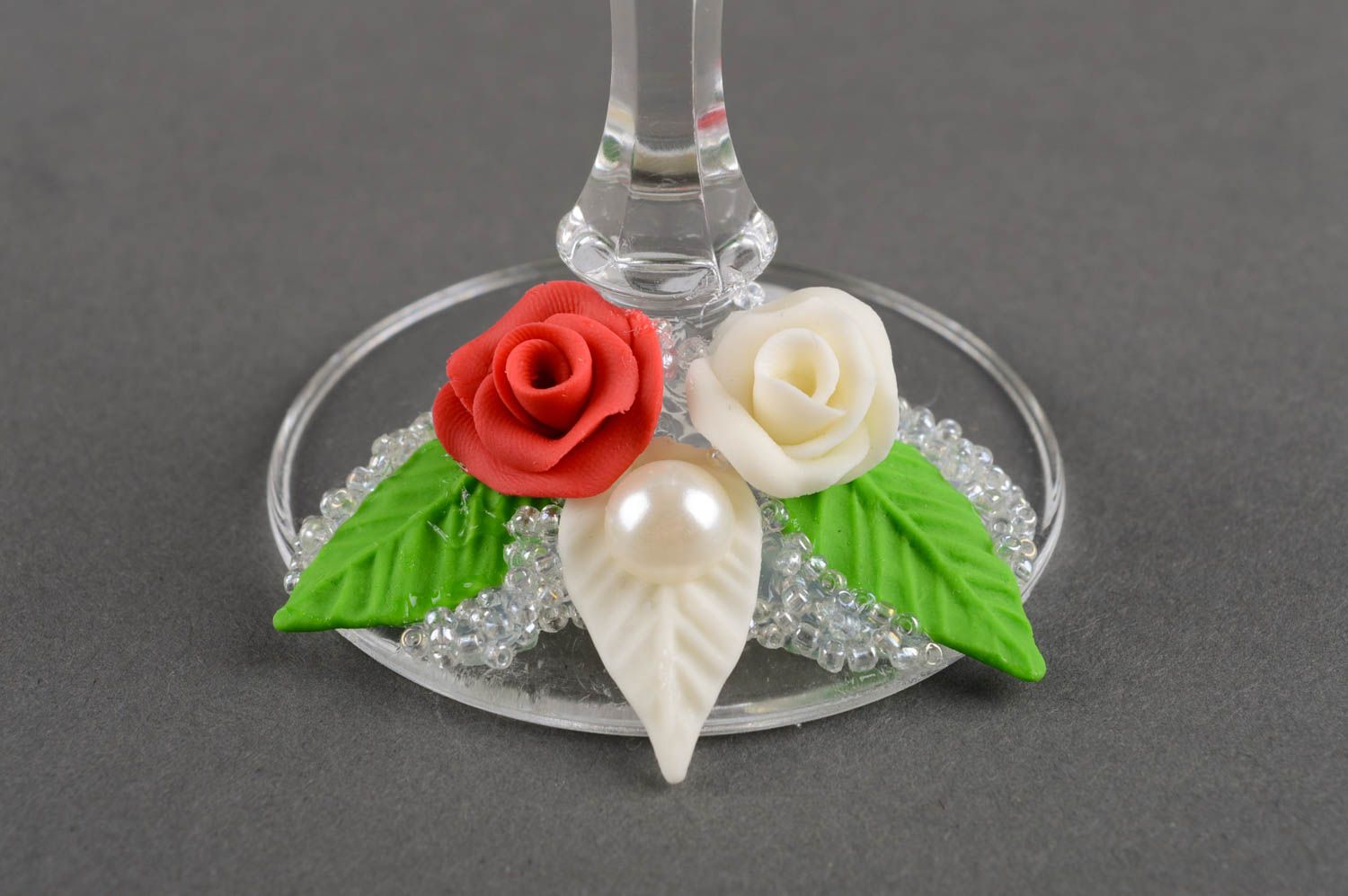 Свадебные бокалы изделия ручной работы авторские бокалы с розами и жемчугом фото 4