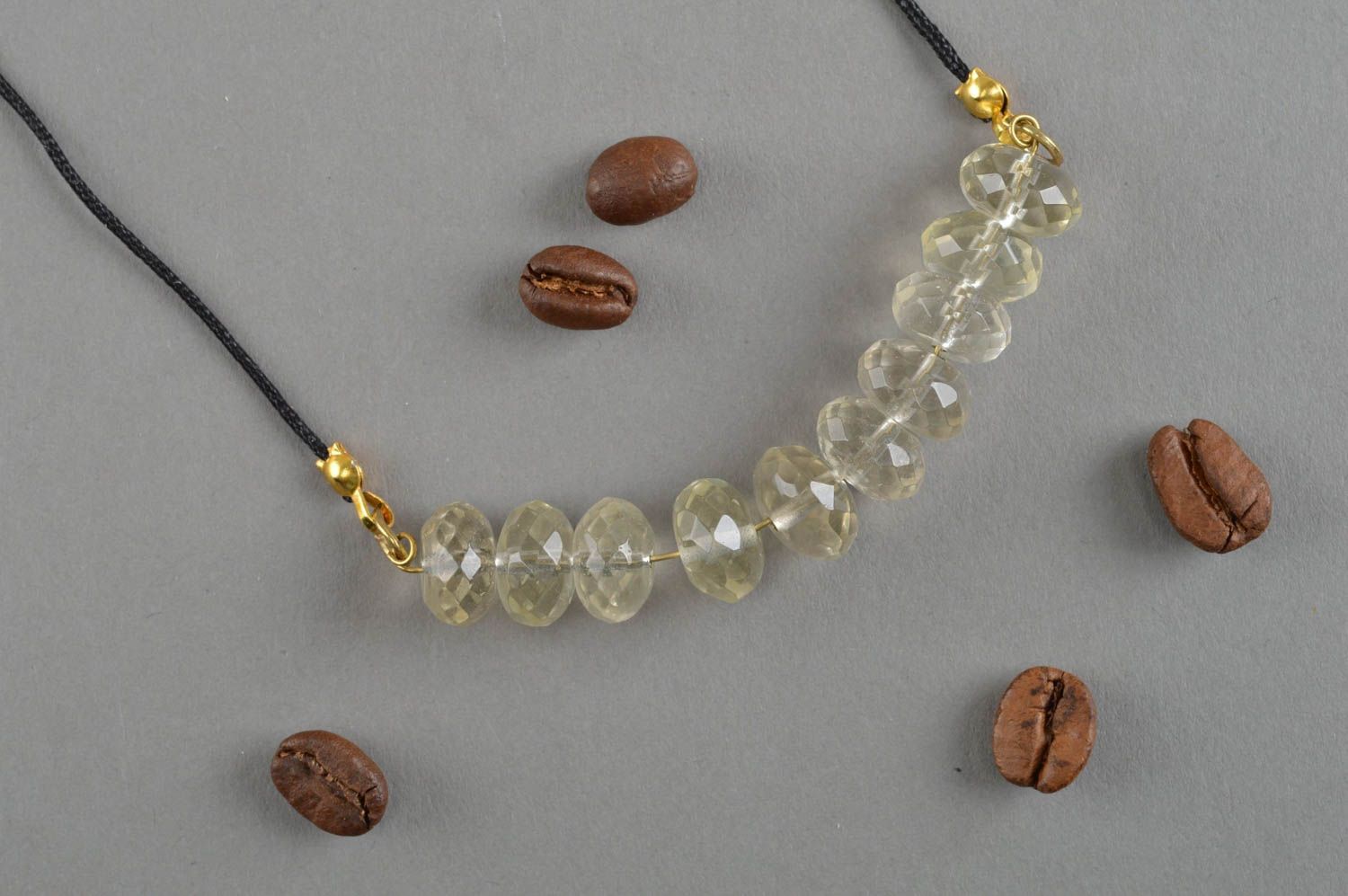 Collier de perles à facettes transparentes en quartz sur cordon fin fait main photo 3